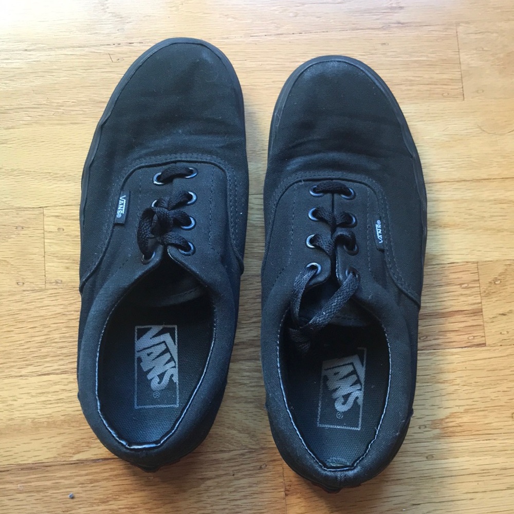 Black Lowtop Vans